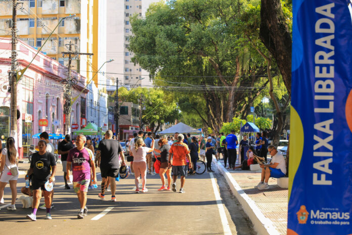 Faixa Liberada transforma avenida Getúlio Vargas em espaço de lazer em Manaus