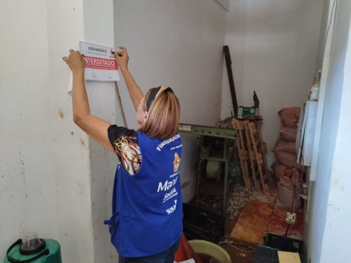 Visa Manaus apreende 7,4 toneladas de alimentos em condições irregulares no Centro