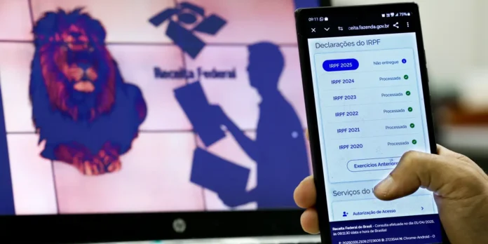 Consulta ao quarto lote de restituição do IRPF pode ser feita pelo site ou app da Receita Federal.