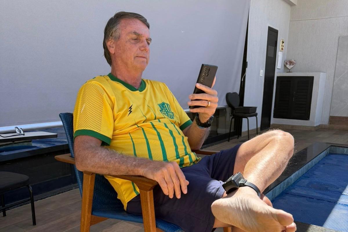 Em prisão domiciliar, Bolsonaro continuará de tornozeleira mas não pode sair de casa ou receber visitas.