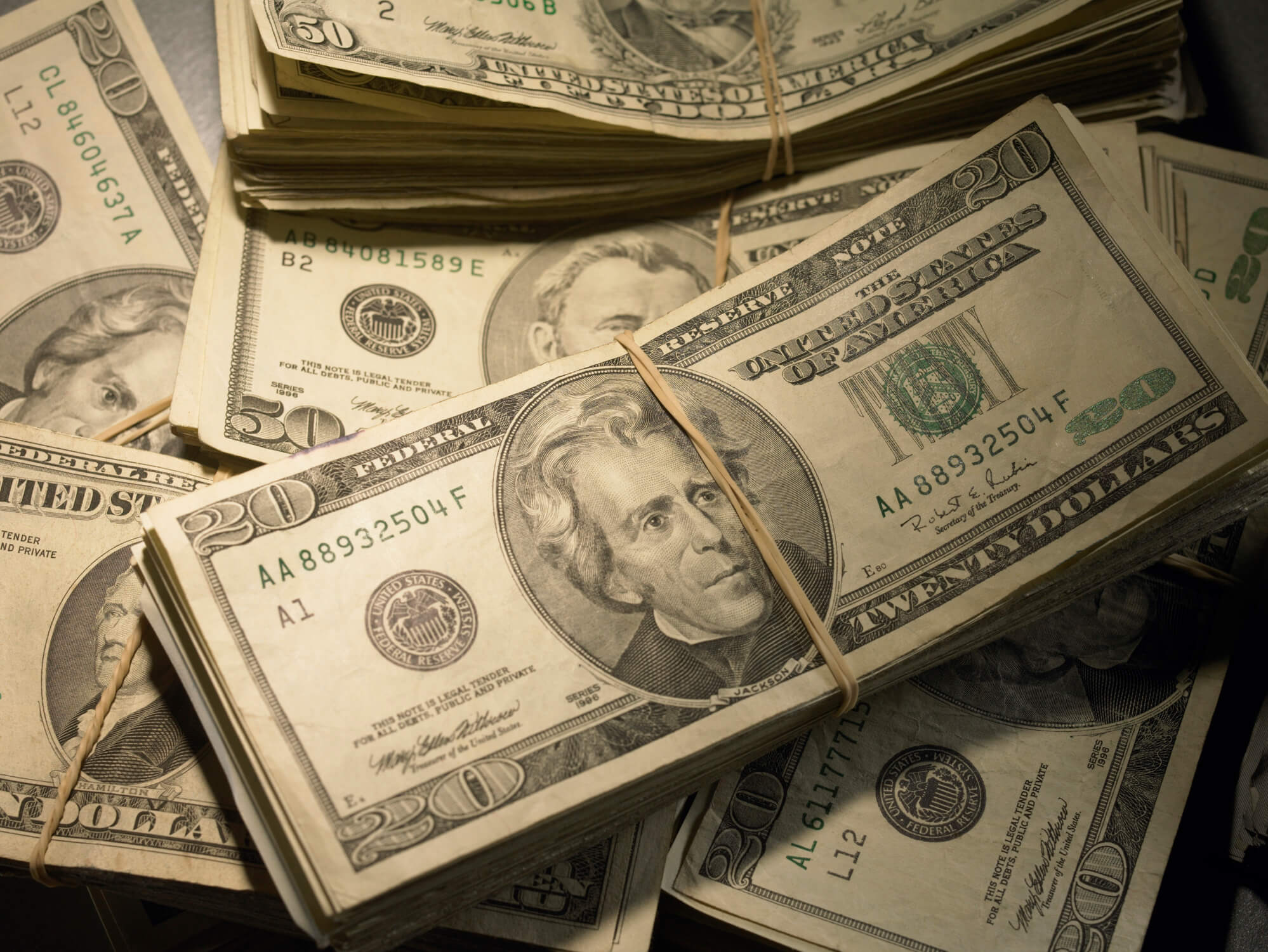 Dólar comercial tem caído mesmo após o tarifaço de Trump.