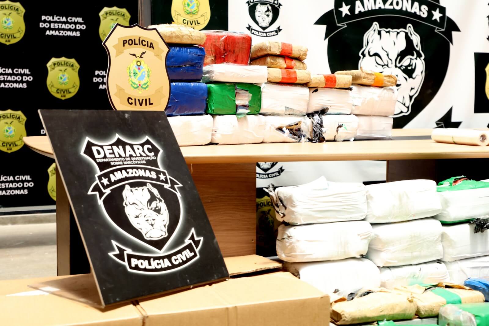 A Polícia Civil do Amazonas apreendeu cerca de 300 quilos de maconha do tipo skunk, avaliados em aproximadamente R$ 6 milhões.
