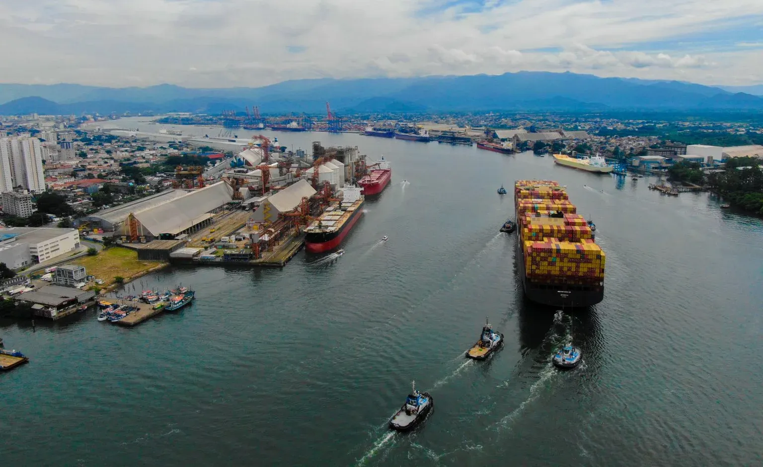 Tarifas de Trump afetam 36% das exportações brasileiras feitas aos Estados Unidos.