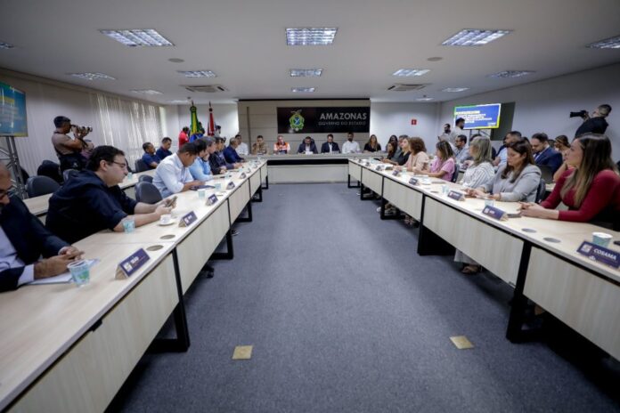 De acordo com o governo e a Defesa Civil, seca no Amazonas deve ser leve a moderada neste ano.