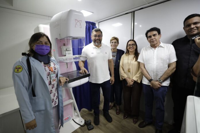 Wilson Lima vistoria Carreta da Saúde da Mulher em Manacapuru