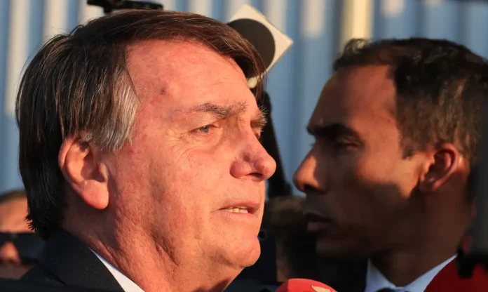 STF condena Bolsonaro a 27 anos e três meses de prisão