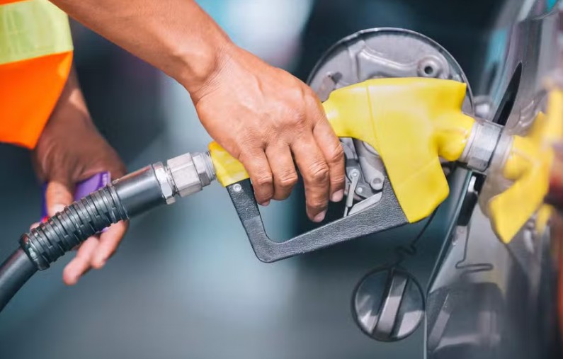 A nova gasolina com 30% de etanol anidro, chamada E30, começou a ser produzida no Brasil nesta quinta-feira (1º).