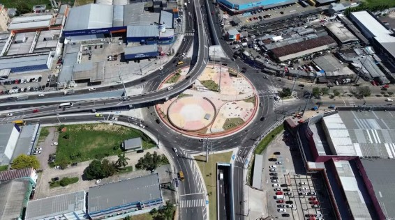 A iluminação do complexo viário Rei Pelé foi furtada pela segunda vez em menos de uma semana, conforme informou a Prefeitura de Manaus.