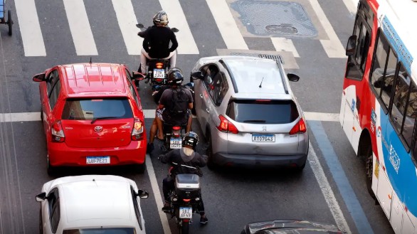 Cirurgias ortopédicas de alta complexidade no SUS estão sendo adiadas devido ao aumento de emergências envolvendo motociclistas.