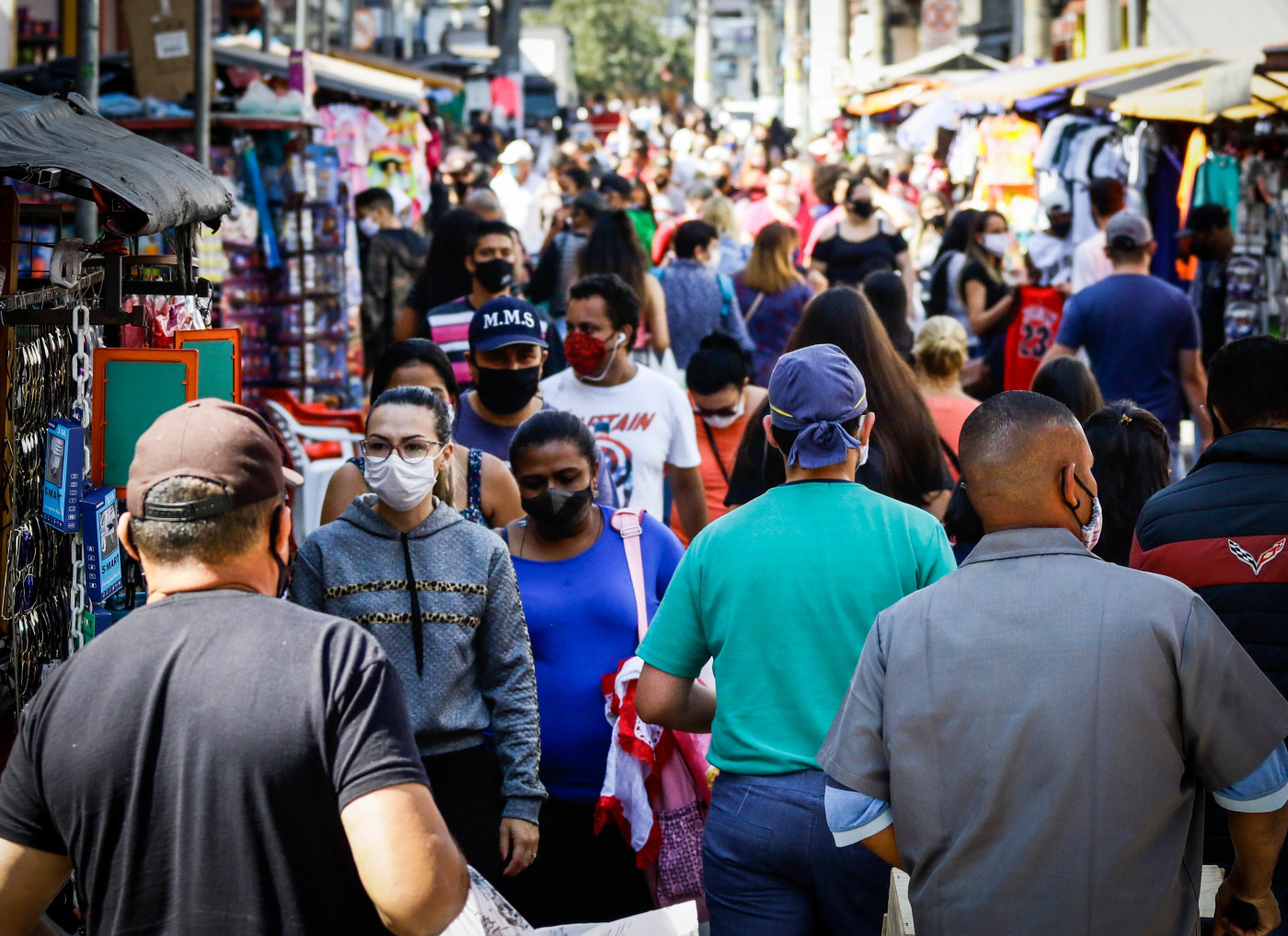 População brasileira segue crescendo nos últimos anos, diz IBGE.