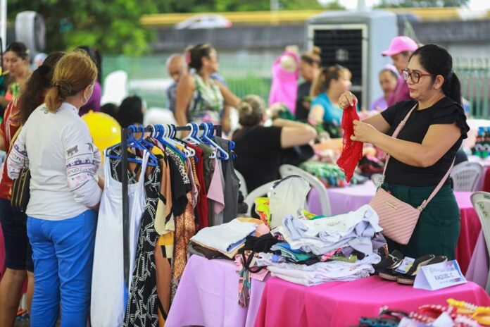Bazar das Mulheres Empreendedoras do Prosamin+ reúne mulheres chefes de família que desejam fazer renda extra.