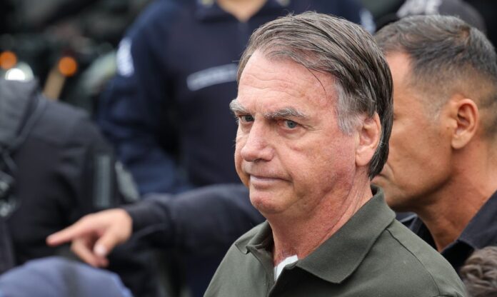 De acordo com equipe médica, Bolsonaro teve o que é chamado de pré-síncope.