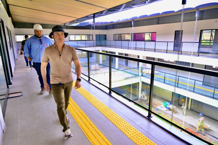 David Almeida vistoria UBSs e nova sede do Implurb em Manaus