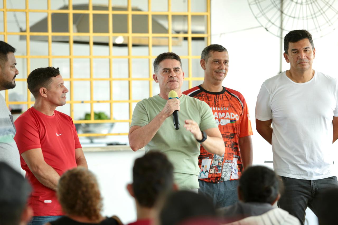 Prefeito David Almeida visita comunidade Pingo D’água e anuncia início da entrega das moradias para as famílias atingidas por deslizamento de terra