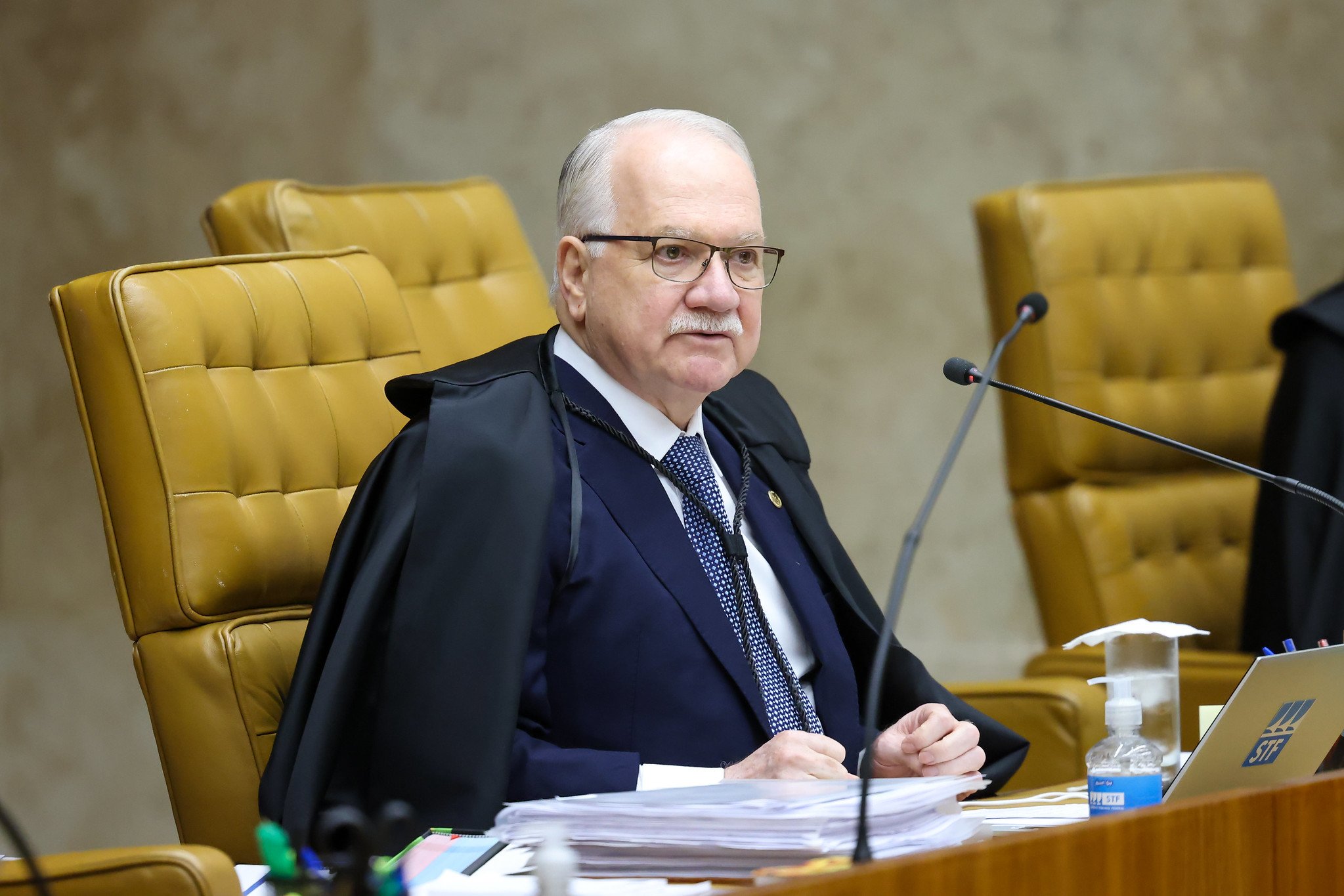 Edson Fachin substitui Barroso e é novo presidente do STF.