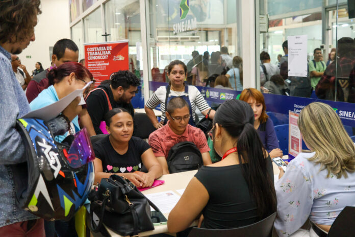 Mais de 1,5 mil pessoas participaram do Feirão de Empregabilidade do Sine Amazonas