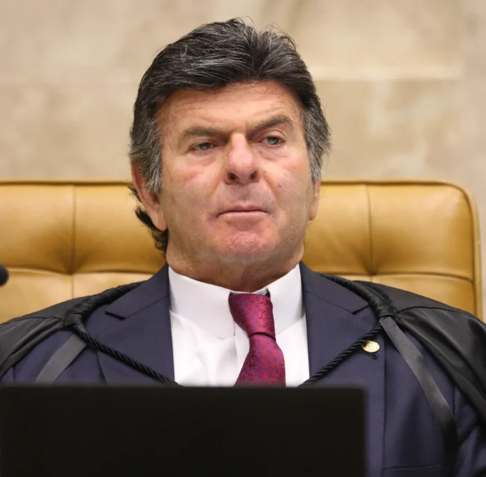 Decisão tomada por ministro Luiz Fux mantém o número de deputados federais em 513 para as eleições de 2026.