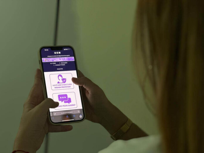 No primeiro mês de funcionamento, a Delegacia Virtual da Mulher registrou 56 atendimentos de casos de violência doméstica em todo o estado.