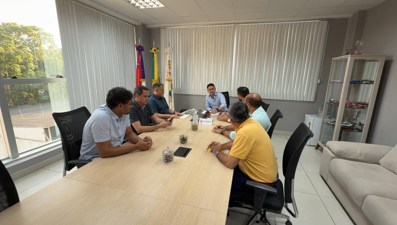 Prefeito David Almeida anuncia banca organizadora do concurso da Semed com mais de mil vagas
