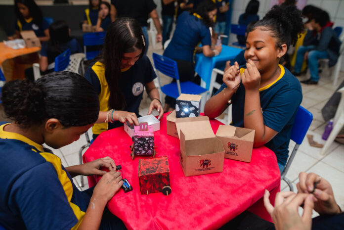 Entre os dias 15 e 23 de setembro de 2025, estudantes de escolas públicas de Manaus participam da 3ª edição do projeto Teatro e Oficinas.
