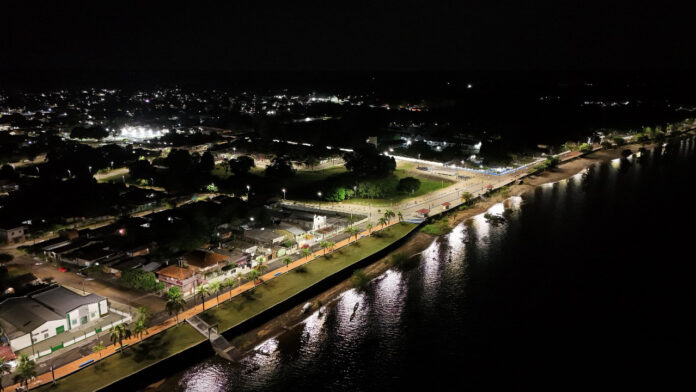 O Governo do Amazonas concluiu a implantação do Programa Ilumina+ Amazonas em Maués, distante 276 quilômetros de Manaus.