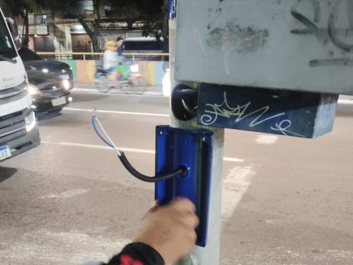 A Prefeitura de Manaus, por meio do IMMU, emitiu um alerta sobre o aumento de casos de vandalismo em botoeiras de semáforos na cidade.