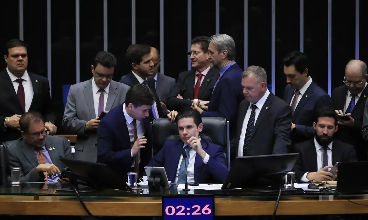 PEC da Blindagem foi aprovada por parlamentares da Câmara e agora segue ao Senado.