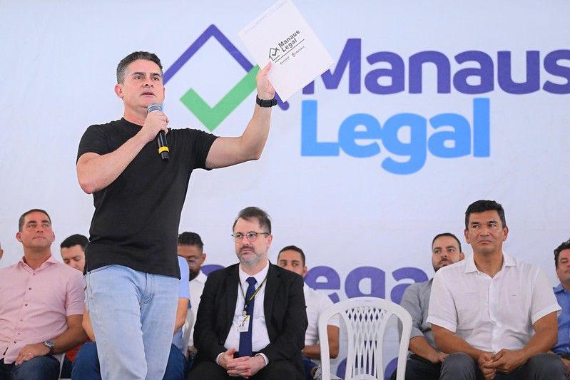 Prefeito David Almeida realiza entrega histórica no Morro da Liberdade e gestão ultrapassa marca de 12 mil registros de imóveis entregues