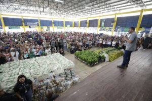 Em Presidente Figueiredo, governador Wilson Lima inaugura primeiro Castramóvel do interior e beneficia o setor social