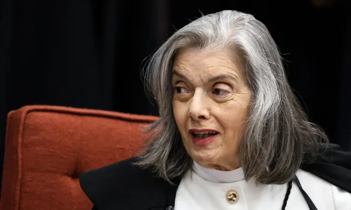 Cármen Lúcia dá maioria à condenação de Bolsonaro