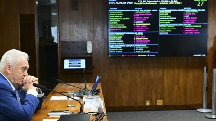 PEC da Blindagem é rejeitada por unanimidade na CCJ do Senado. Veja a lista completa dos 26 senadores que votaram contra a proposta.