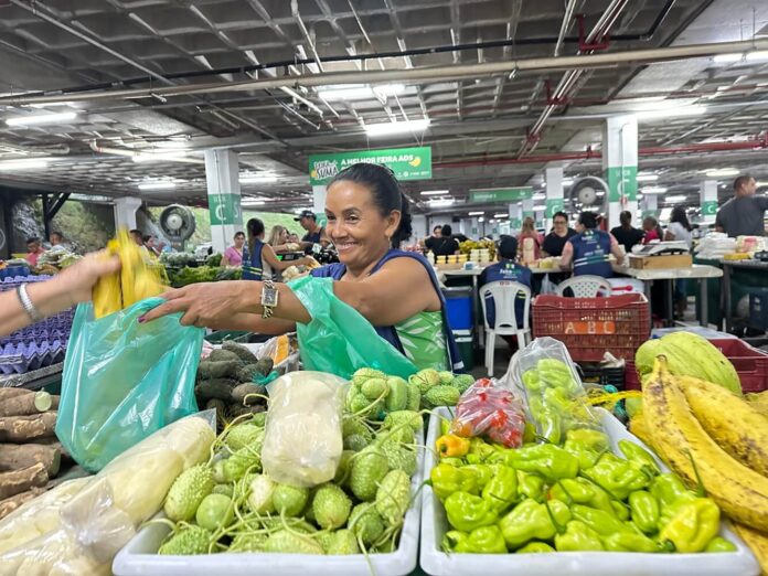 De terça a domingo, em shoppings, praças e zona rural, a ADS oferece produtos frescos e regionais, valorizando a agricultura familiar.