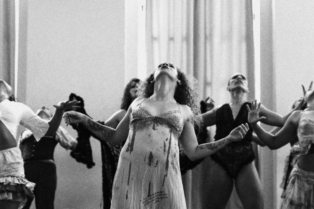 Espetáculo Cabaré Chinelo agora é contado por meio da dança