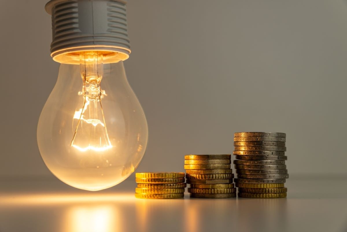 Conta de luz cara: por que ela sobe com excesso de energia?