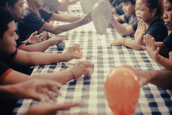 Projeto “Circo para Todos” promove oficinas de arte circense em comunidades do Amazonas, levando inclusão a pessoas com deficiência.