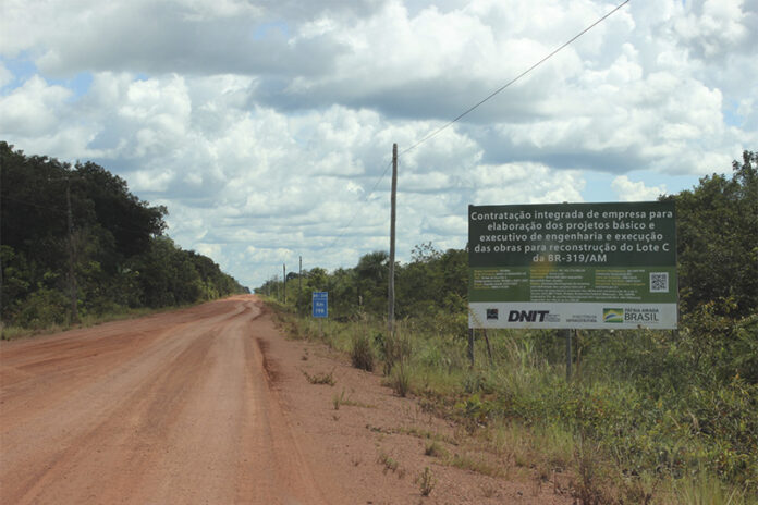 Dnit afirma que exigências do Ibama inviabilizam, por ora, a licença para a repavimentação da BR-319.