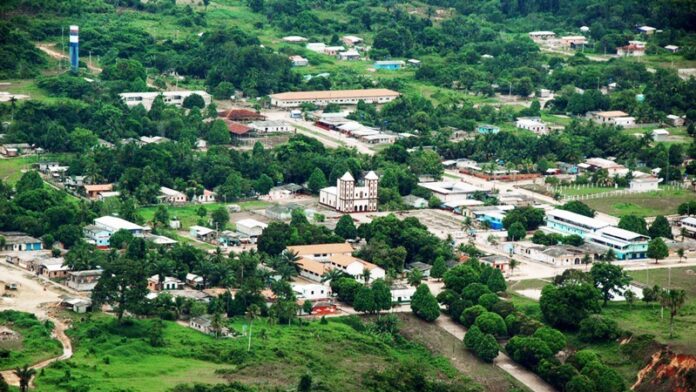 Entenda a investigação do MPAM sobre a falta de médicos e insumos que afeta a saúde de Japurá e a população ribeirinha.