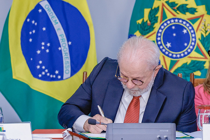Lei sancionada nesta quinta-feira (30) tipifica crimes ligados ao crime organizado e endurece legislação contra obstrução ao combate a esses crimes.