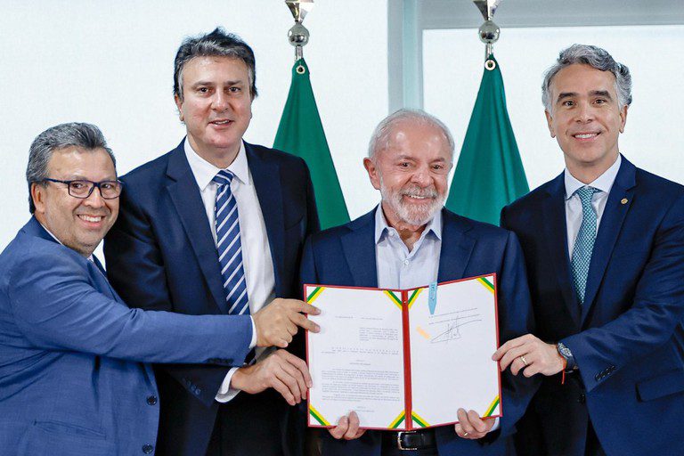 Lula durante evento de assinatura da medida que cria o Sistema Nacional de Educação (SNE).