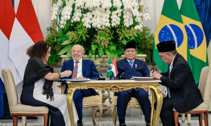 Na Indonésia, Lula defendeu que comércio entre países do Brics seja feito com moedas locais.