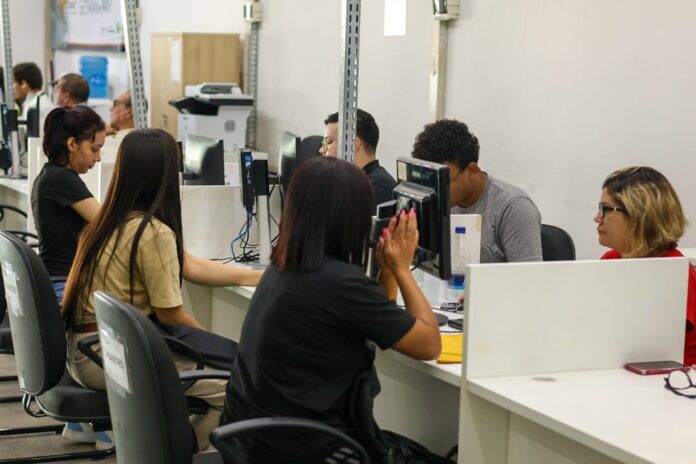 Interessado em vagas de emprego em Manaus? Confira a lista completa do Sine Amazonas e saiba como se candidatar para as oportunidades.