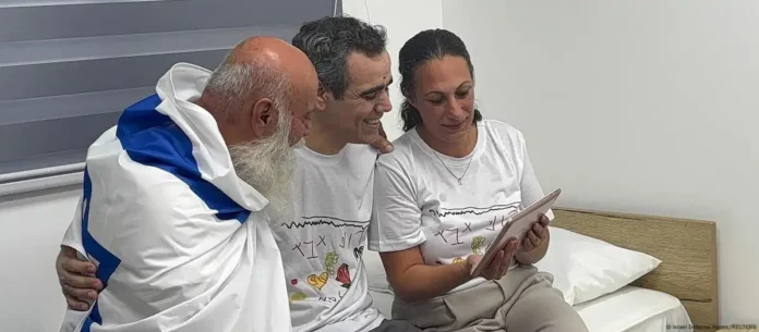 Libertação de reféns é concluída em acordo mediado pelos EUA que envolve a troca por 2 mil prisioneiros palestinos.