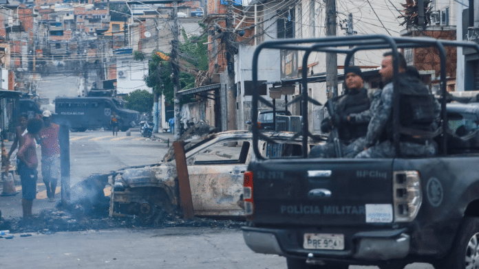 Entenda o elo Comando Vermelho Amazônia. Operação no Rio com 2,5 mil policiais revela 32 alvos do Pará usando a região como rota de tráfico e esconderijo.