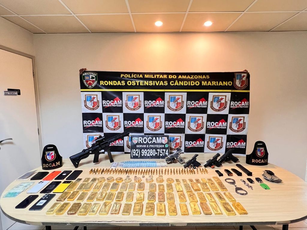 Barras de ouro e celulares apreendidos pela Polícia Militar.