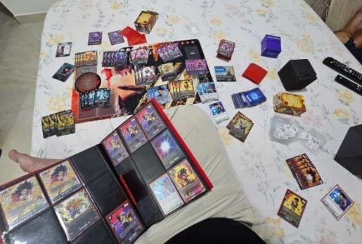 Homem é preso em Manaus por receptação de álbum de figurinhas de colecionador avaliado em R$ 14 mil.