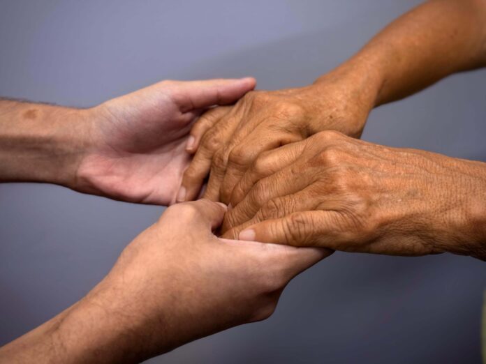 A PC-AM registrou 1.468 casos de crimes contra idosos entre janeiro e outubro de 2025, incluindo ameaças, injúrias e omissão de assistência.