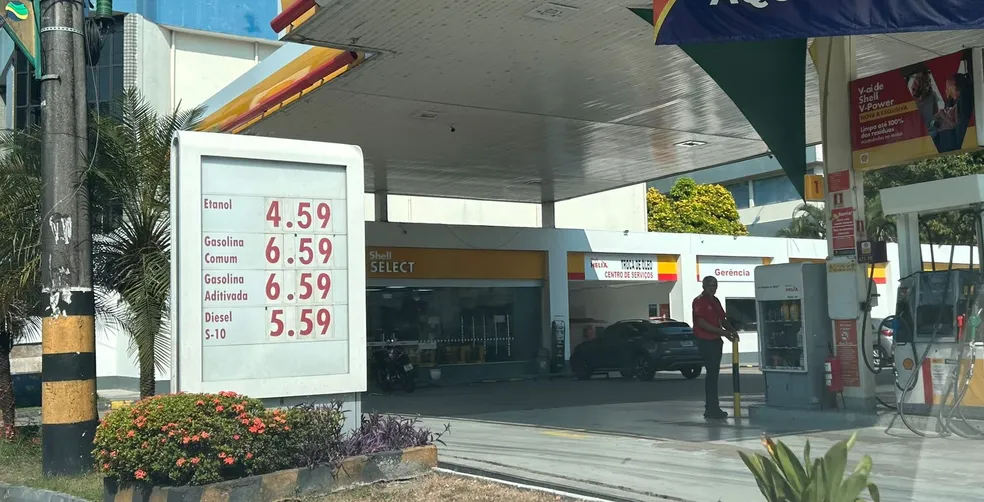 Redução do preço da gasolina a distribuidoras, em teoria, diminuiria o valor final do combustível.