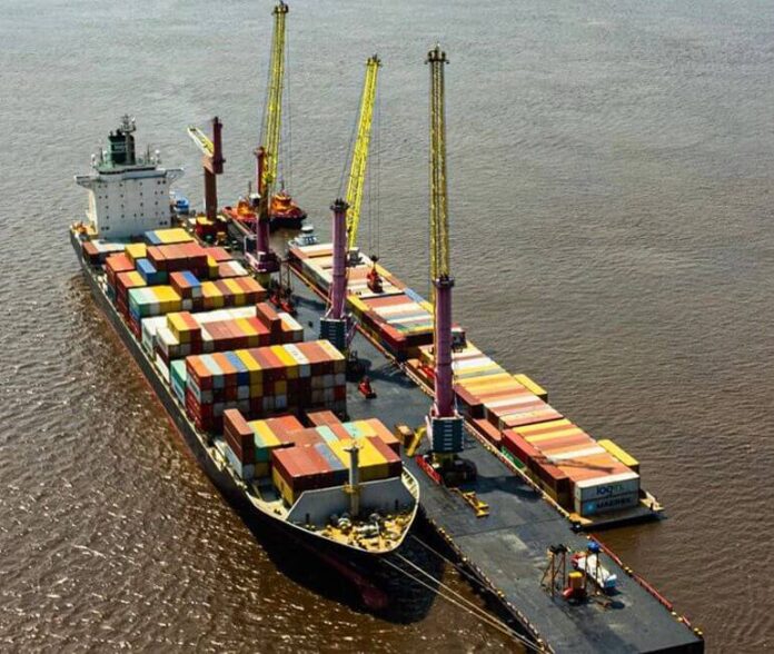 O Amazonas registrou US$ 1,53 bilhão na balança comercial de setembro e caminha para superar o recorde histórico de importações de 2024.