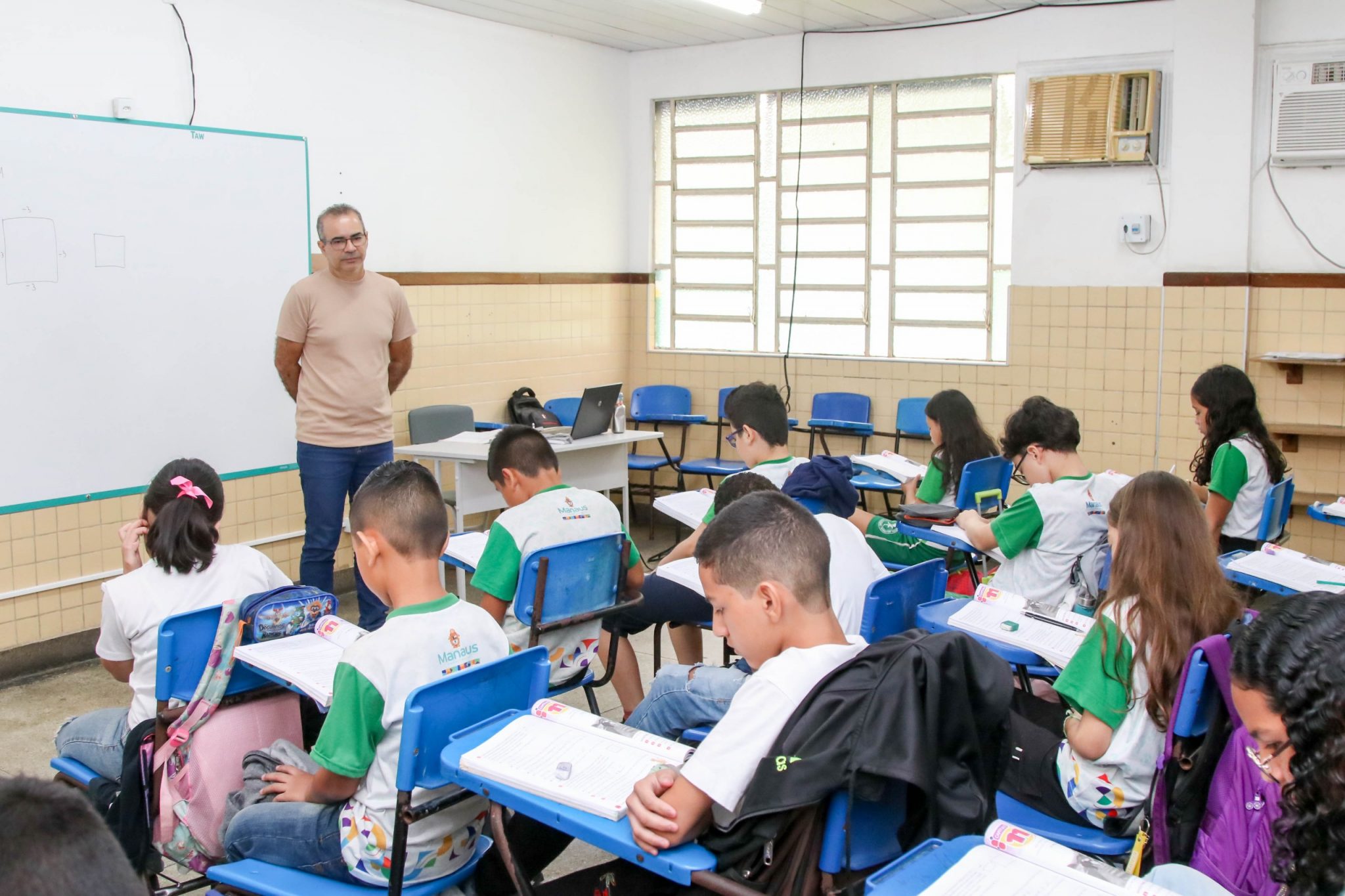 Concurso da Semed tem vagas para magistério e para técnicos do nível médio.