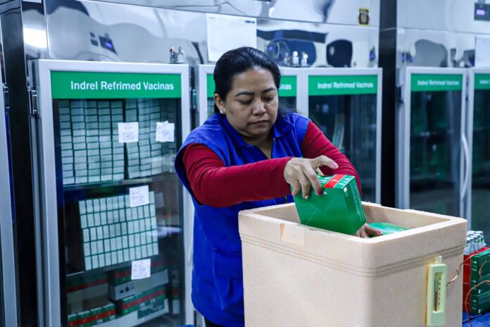 Prefeitura de Manaus inicia campanha de vacinação contra Influenza com 300 mil doses distribuídas e atendimento ampliado aos grupos.